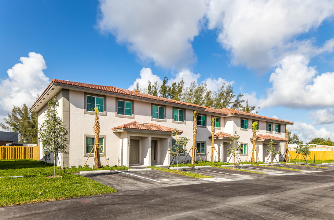 Mirage at Sailboat Cove Townhomes in North Miami, FL - Building Photo