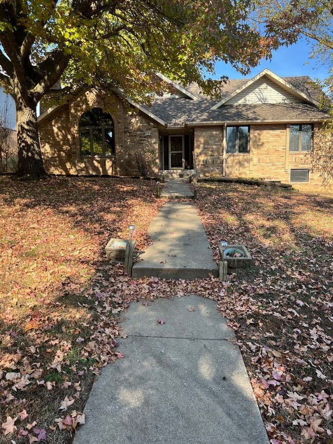 property at 751 W Sherwood Dr