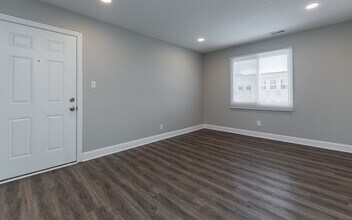 7310 Whittington Dr in Parma, OH - Building Photo - Building Photo