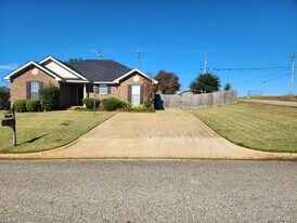 1798 Edinburgh St in Prattville, AL - Building Photo