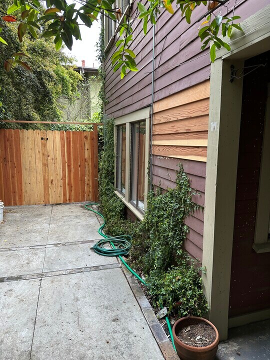 1489 Wallace Ave, Unit 2 in Los Angeles, CA - Foto de edificio