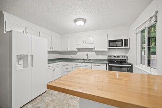 45 Conestoga Way in Glastonbury, CT - Building Photo - Building Photo