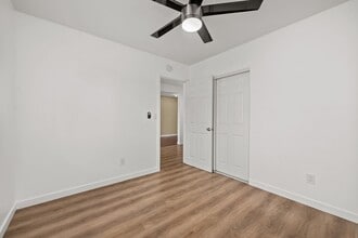 6233-6235 Dorothy Dr in San Diego, CA - Foto de edificio - Building Photo