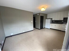 1743 Huli St in Honolulu, HI - Building Photo - Building Photo