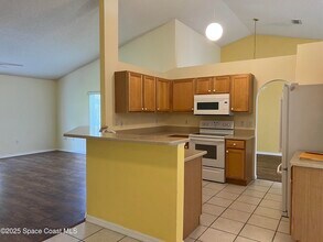 260 Mirage Ave SE in Palm Bay, FL - Building Photo - Building Photo