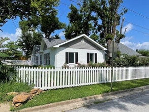 202 N 6th St in Rogers, AR - Building Photo - Building Photo
