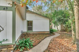 45 Blue Fox Rd in Spring, TX - Foto de edificio - Building Photo