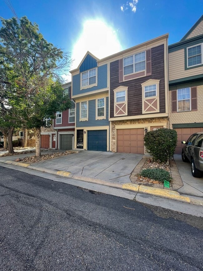 12027 E Ford Cir in Aurora, CO - Building Photo - Building Photo