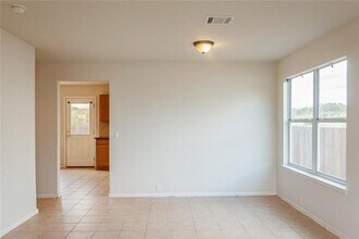 965 Sweet Gum Dr in Kyle, TX - Building Photo - Building Photo