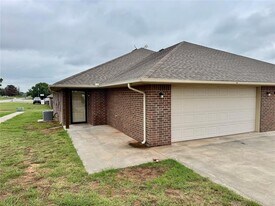 1601 Lawter Rd in Weatherford, OK - Building Photo