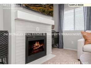 1822 Smith Dr in Woodburn, OR - Building Photo - Building Photo