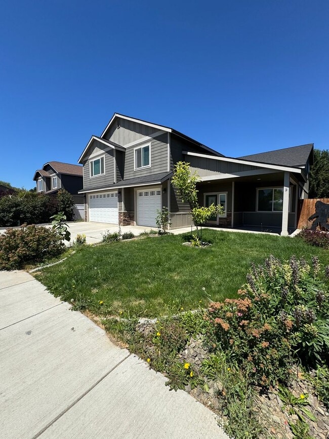 1603 Seattle Ave in Ellensburg, WA - Foto de edificio - Building Photo