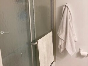 8830 Fontainebleau Blvd in Miami, FL - Building Photo - Building Photo