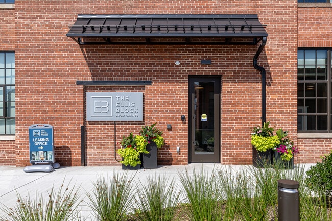 The Ellis Block in New Britain, CT - Foto de edificio - Building Photo