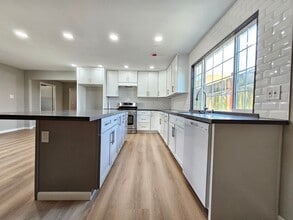 225 N Helena St in Ridgecrest, CA - Building Photo - Building Photo