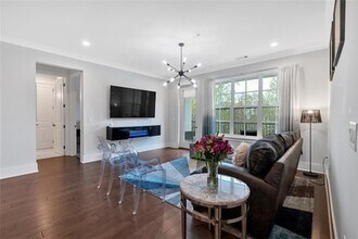 6890 Peachtree Dunwoody Rd, Unit 303 The Dunhill in Atlanta, GA - Building Photo - Building Photo