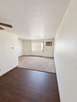 3003 20th St S in Moorhead, MN - Building Photo