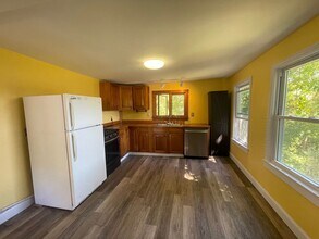 40 Summer St in Lee, MA - Building Photo - Building Photo