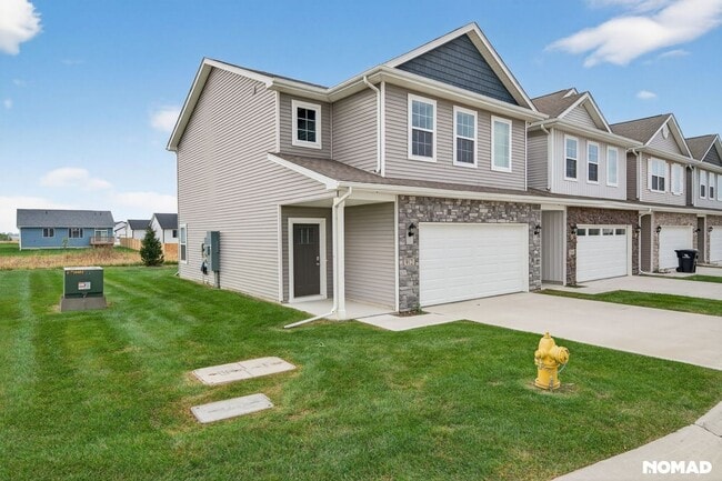 912 Maywood Ln in Waukee, IA - Foto de edificio - Building Photo