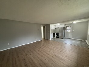 9 White Oak Rd in Mansfield, CT - Building Photo - Building Photo