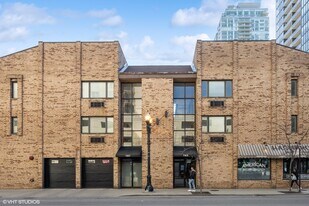 163 W Division St in Chicago, IL - Building Photo