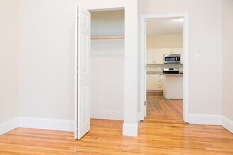 18 Ashley St, Unit 1A in Boston, MA - Foto de edificio - Building Photo