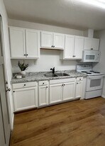 1221 Lake Dr in Gonzalez, FL - Building Photo