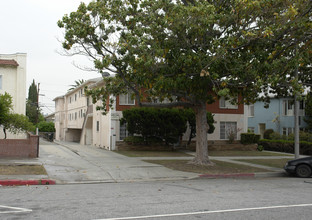 1752 Winona Blvd in Los Angeles, CA - Building Photo - Building Photo