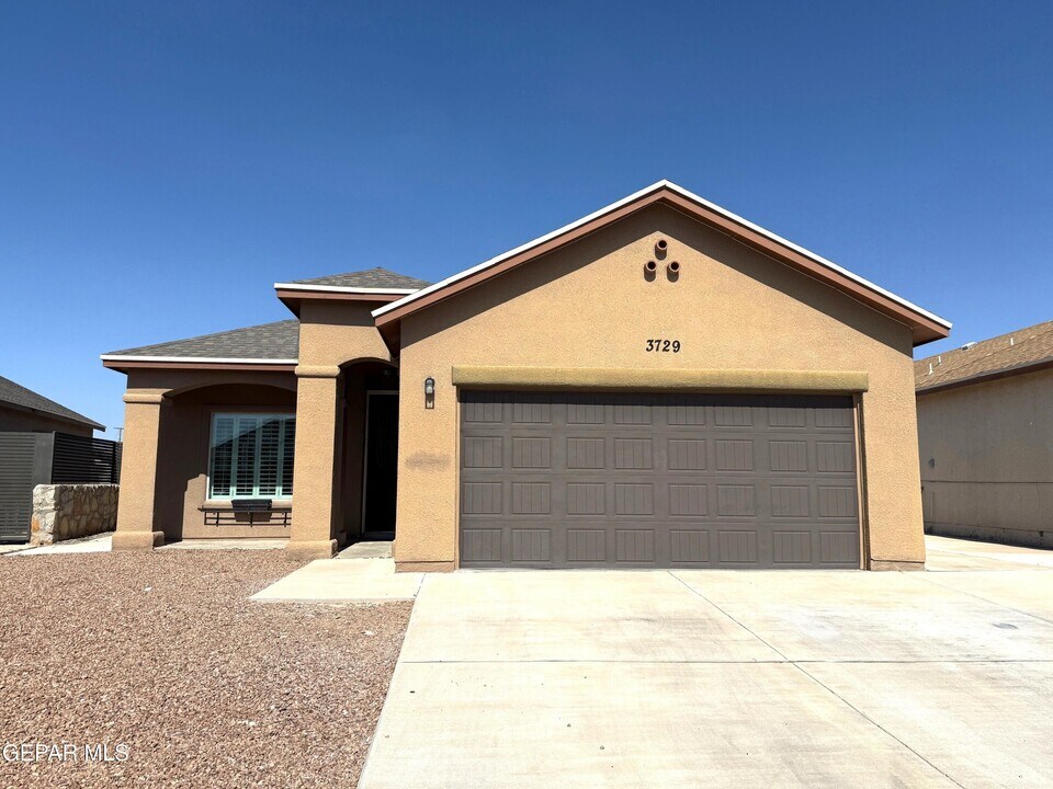 3729 Loma Brisa Dr in El Paso, TX - Building Photo