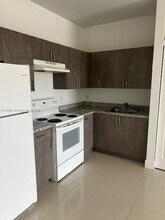 885 E 1st Ave in Hialeah, FL - Building Photo - Building Photo