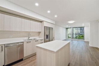 1500 Bay Rd, Unit N-0426 in Miami Beach, FL - Building Photo - Building Photo