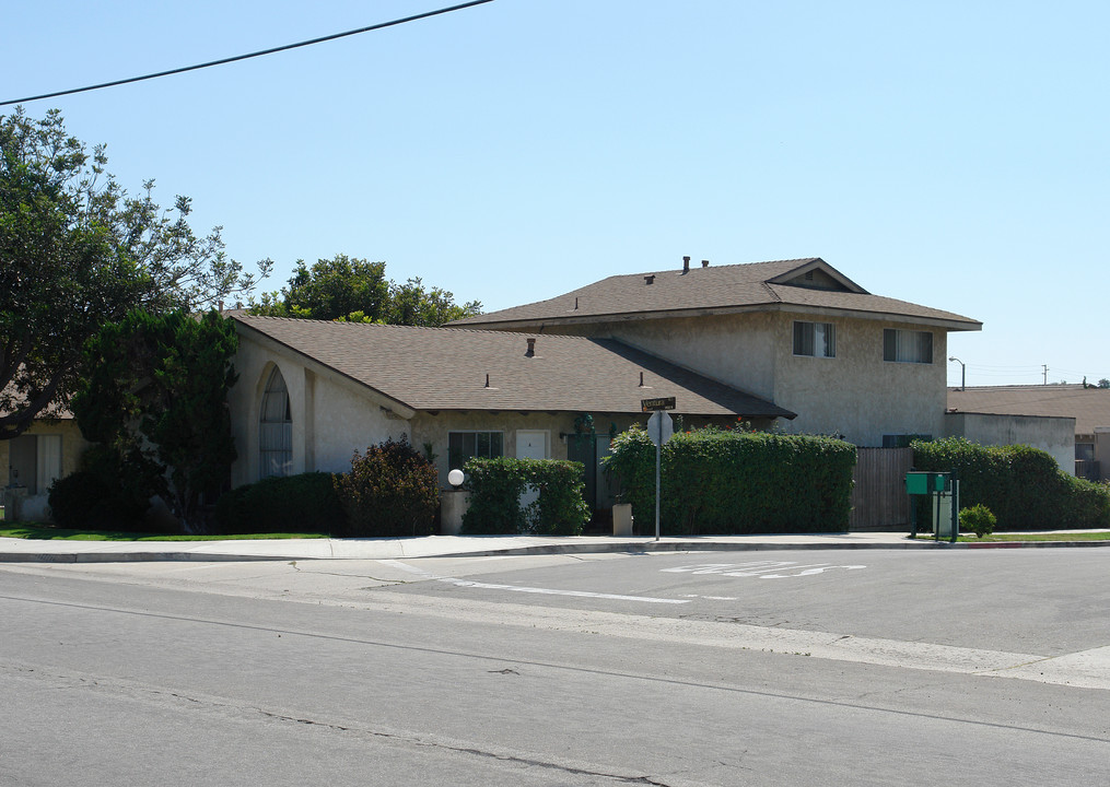 1965 N Ventura Rd in Oxnard, CA - Building Photo