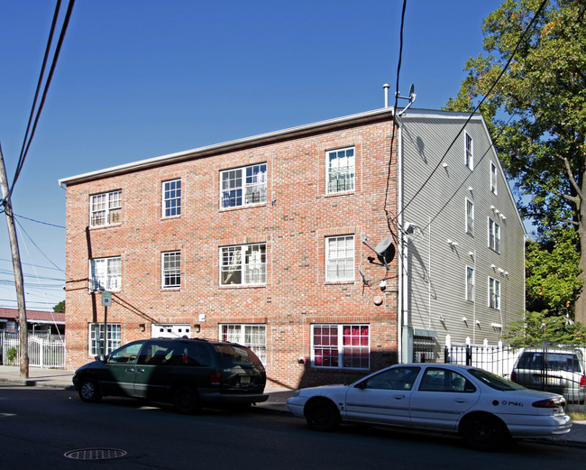 156-158 3rd St in Elizabeth, NJ - Foto de edificio - Building Photo