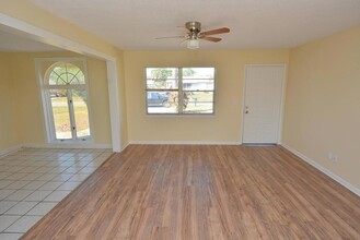 912 E 8th St in Stuart, FL - Foto de edificio - Building Photo