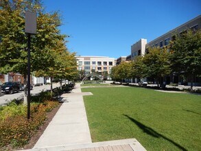 850 Village Center Dr in Burr Ridge, IL - Building Photo - Building Photo