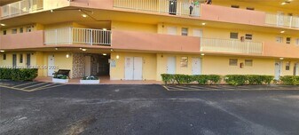1540 NE 191st St in Miami, FL - Building Photo