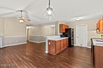 409 Sumrell Way in Hubert, NC - Building Photo - Building Photo