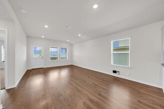 5558 Stormie Keep in San Antonio, TX - Foto de edificio - Building Photo