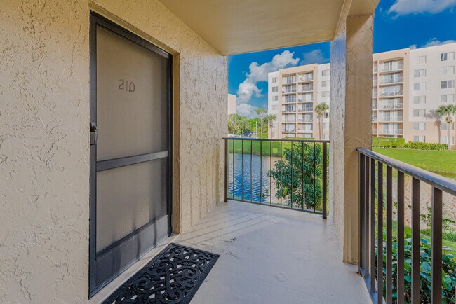 2828 Tennis Club Dr in West Palm Beach, FL - Building Photo - Building Photo