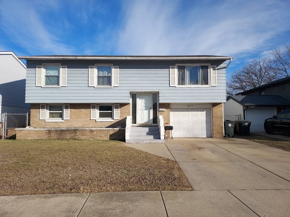 4417 Arbutus Ln in East Chicago, IN - Building Photo