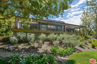 6254 Busch Dr in Malibu, CA - Foto de edificio - Building Photo