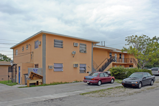 460 NW 47th Ave in Miami, FL - Building Photo - Building Photo