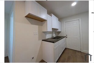 2513 Lipscomb St in Melbourne, FL - Building Photo