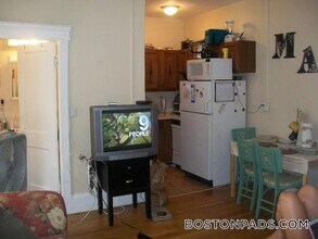 447 Park Dr, Unit 3A in Boston, MA - Foto de edificio - Building Photo