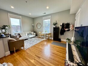 405 S Huntington Ave in Boston, MA - Building Photo - Building Photo