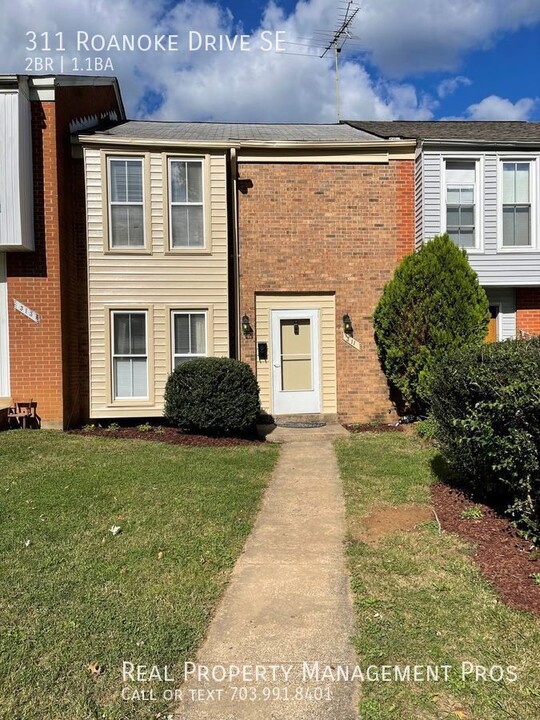 311 Roanoke Dr SE in Leesburg, VA - Building Photo