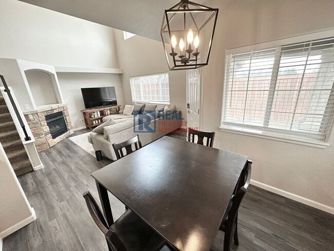 1325 S Chambers Rd in Aurora, CO - Building Photo - Building Photo