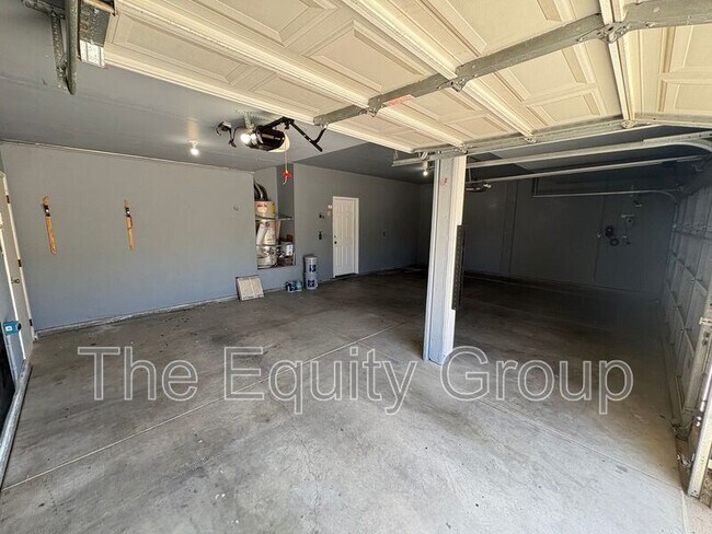 938 W Encore Dr in Hanford, CA - Building Photo - Building Photo