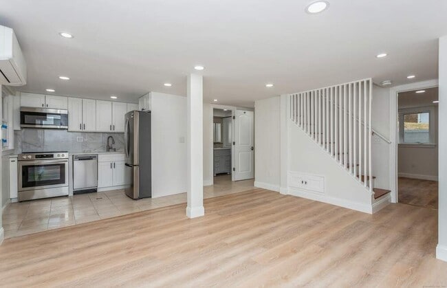 11 Woodlawn Ave, Unit 11A
