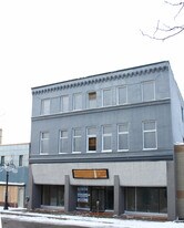 1043 Fifth Ave in New Kensington, PA - Building Photo
